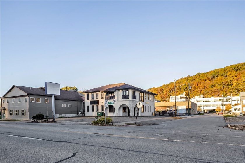 4,000+ Square foot Office Building in the heart of Kittanning! 4 - photo 10
