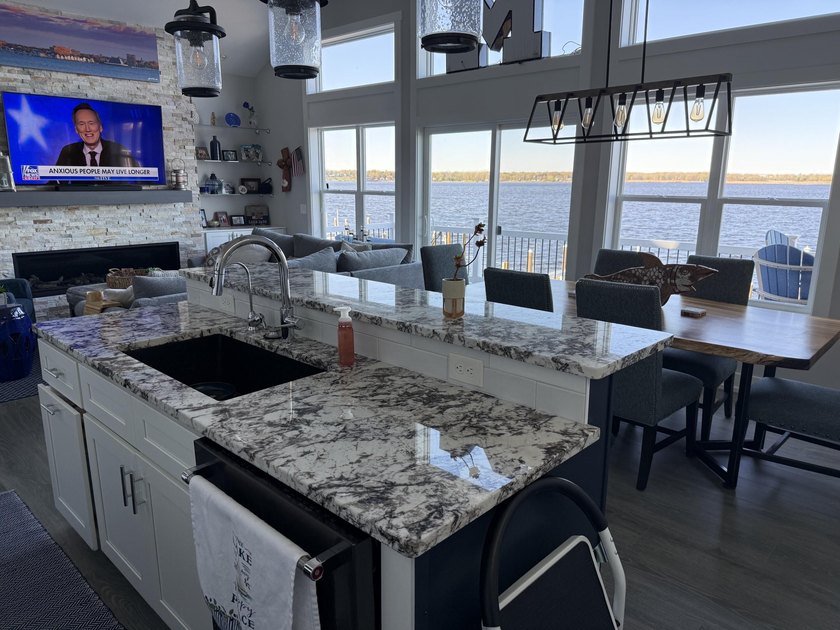 Experience luxury waterfront living in prestigious Terrace Point - photo 8