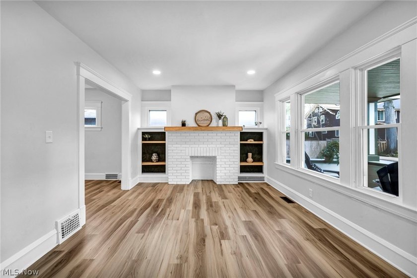 Welcome to this fully updated 3 bedrooms, 2 full bath home in - photo 12