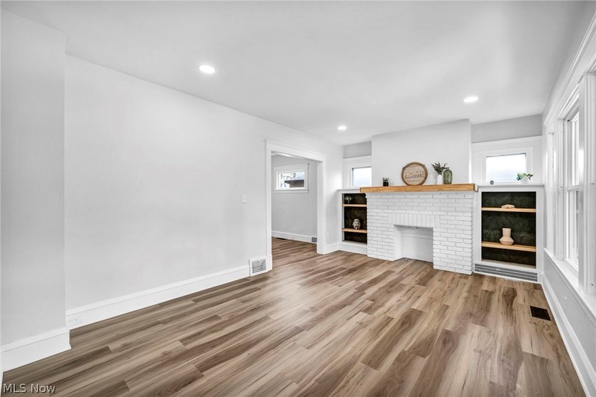 Welcome to this fully updated 3 bedrooms, 2 full bath home in - photo 14