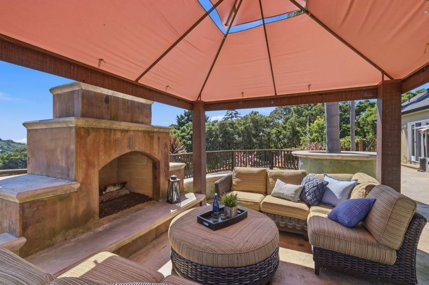 Welcome to the exclusive Mockingbird Ridge neighborhood in Aptos - photo 15