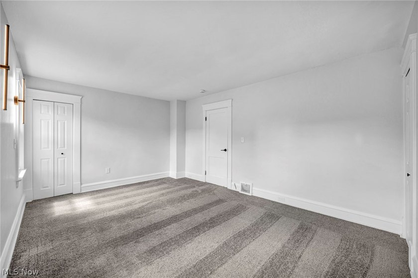 Welcome to this fully updated 3 bedrooms, 2 full bath home in - photo 18