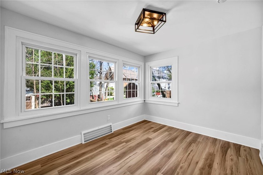 Welcome to this fully updated 3 bedrooms, 2 full bath home in - photo 23
