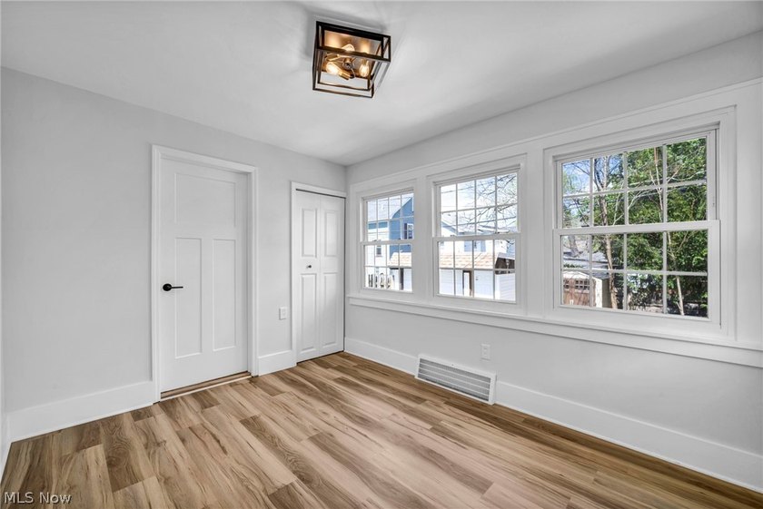 Welcome to this fully updated 3 bedrooms, 2 full bath home in - photo 25