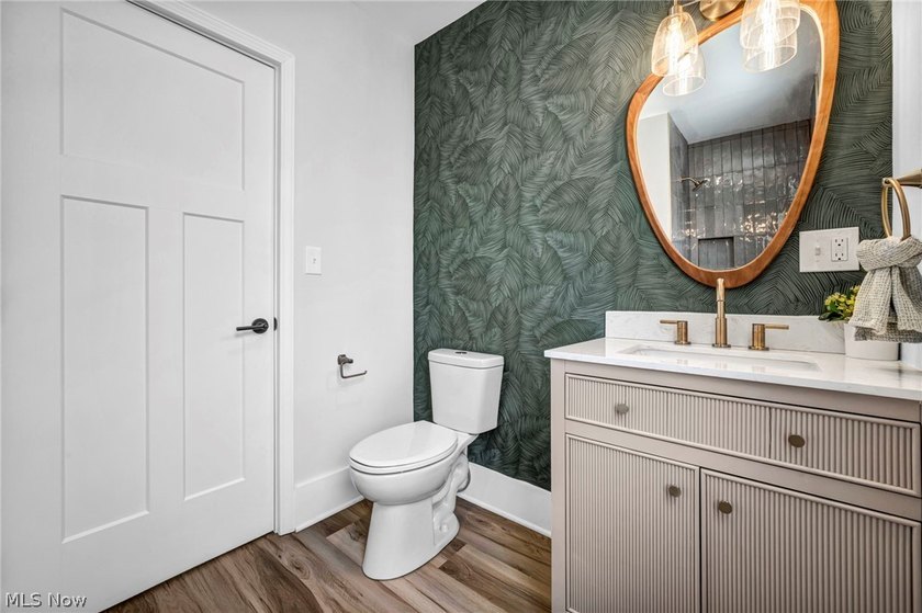 Welcome to this fully updated 3 bedrooms, 2 full bath home in - photo 27