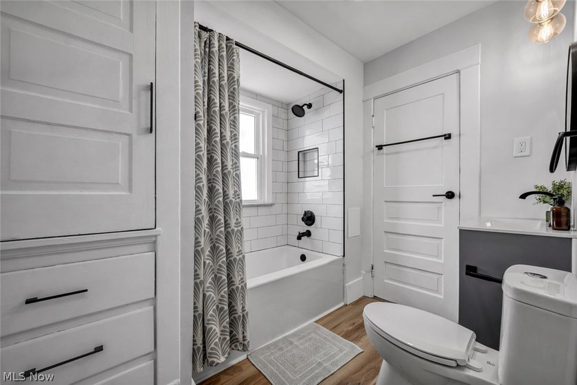 Welcome to this fully updated 3 bedrooms, 2 full bath home in - photo 29