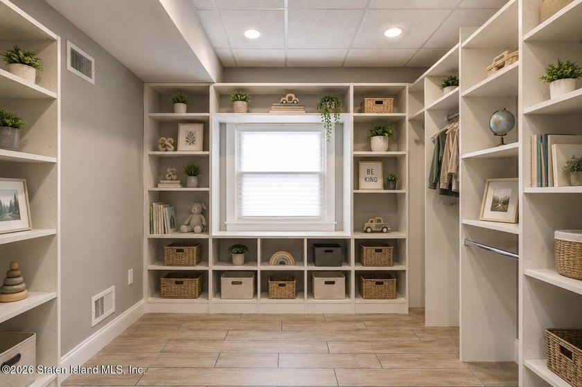 Welcome to 27 Tynan Street, a truly one-of-a-kind custom - photo 30