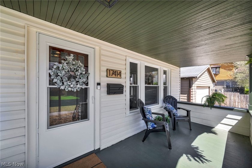 Welcome to this fully updated 3 bedrooms, 2 full bath home in - photo 34
