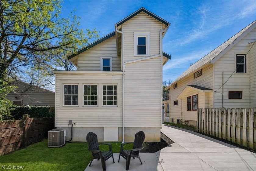 Welcome to this fully updated 3 bedrooms, 2 full bath home in - photo 36