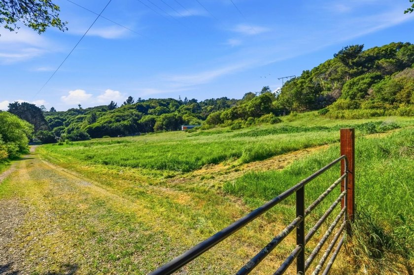 Welcome to the exclusive Mockingbird Ridge neighborhood in Aptos - photo 50