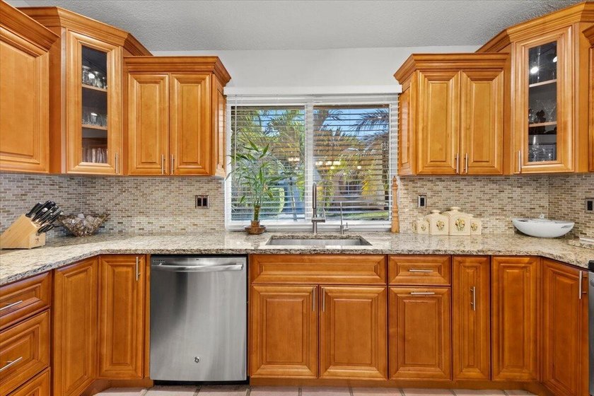 Behind the gates of Boca Pointe, this 3BR/3BA corner townhome - photo 13
