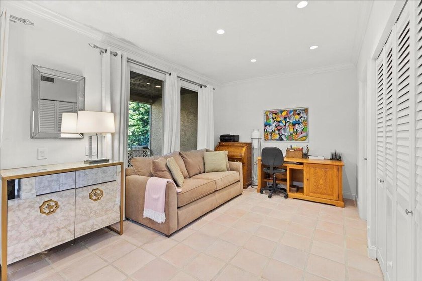 Behind the gates of Boca Pointe, this 3BR/3BA corner townhome - photo 17
