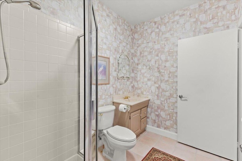 Behind the gates of Boca Pointe, this 3BR/3BA corner townhome - photo 19