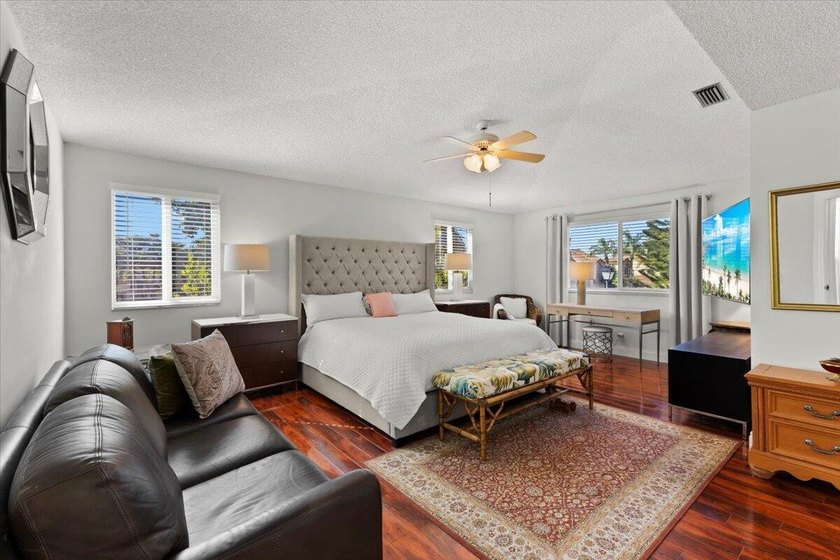 Behind the gates of Boca Pointe, this 3BR/3BA corner townhome - photo 21