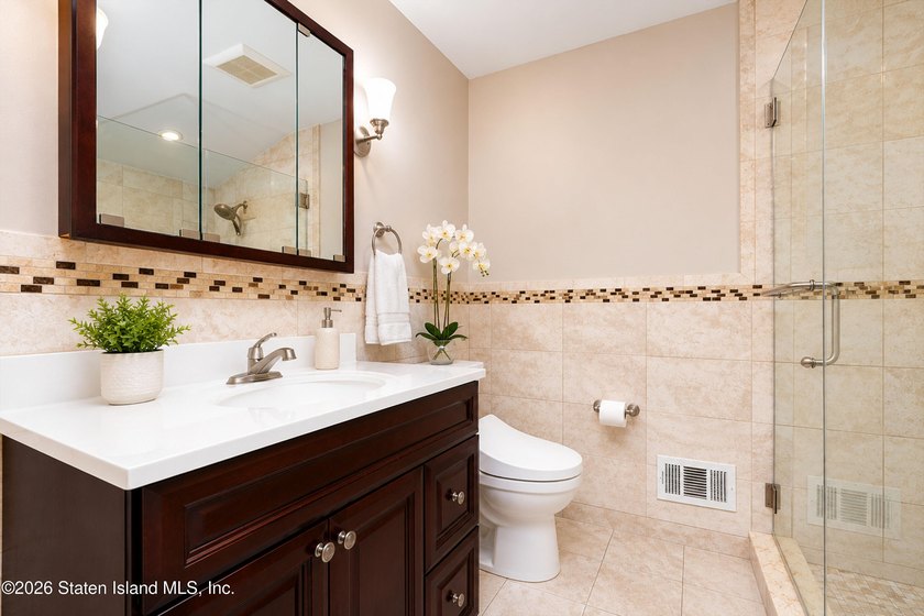 Just move right in! This one family semi-attached home in Great - photo 21