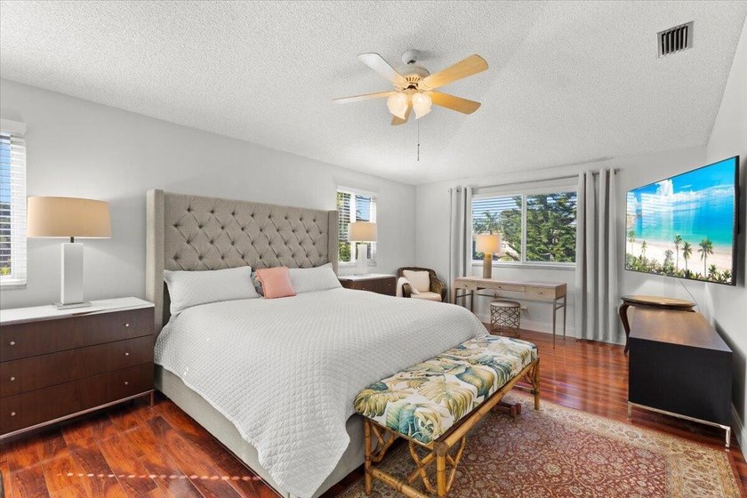 Behind the gates of Boca Pointe, this 3BR/3BA corner townhome - photo 22