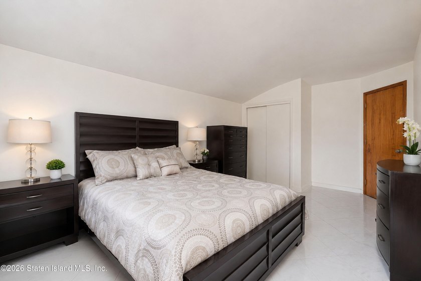 Just move right in! This one family semi-attached home in Great - photo 23