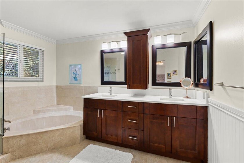 Behind the gates of Boca Pointe, this 3BR/3BA corner townhome - photo 25
