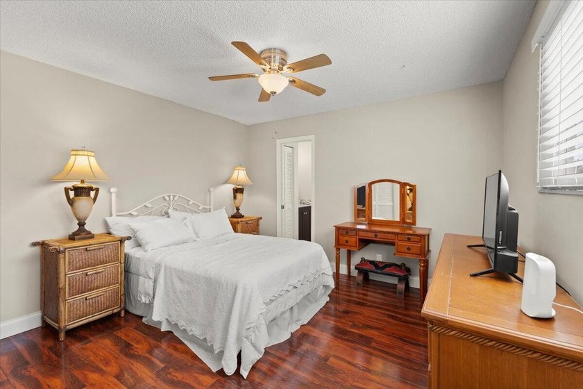 Behind the gates of Boca Pointe, this 3BR/3BA corner townhome - photo 28