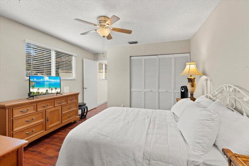 Behind the gates of Boca Pointe, this 3BR/3BA corner townhome - photo 29