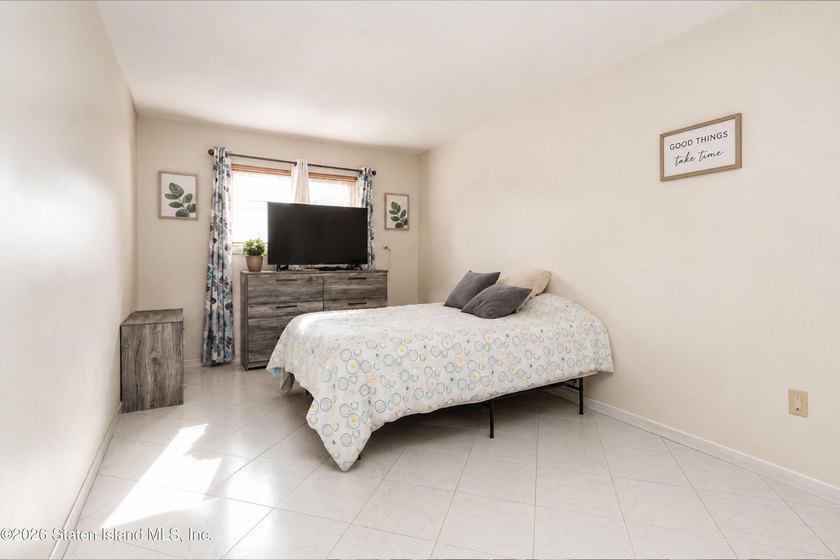 Just move right in! This one family semi-attached home in Great - photo 32
