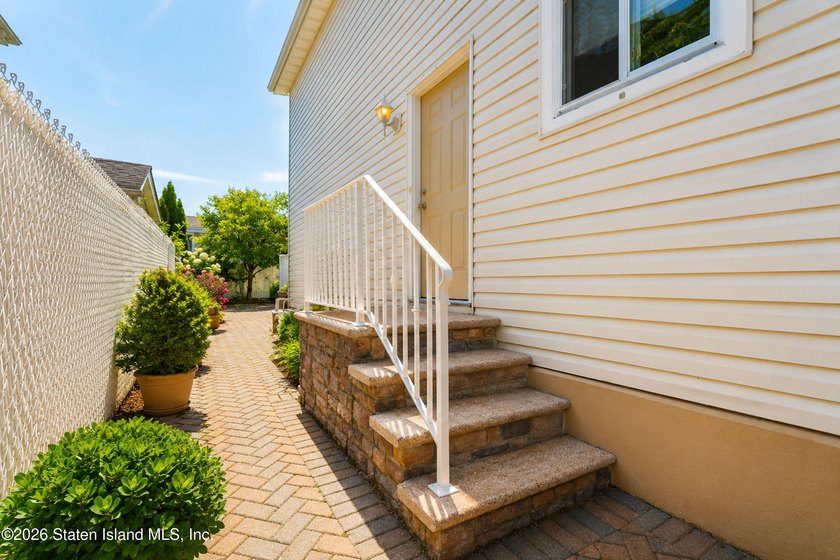 Just move right in! This one family semi-attached home in Great - photo 40