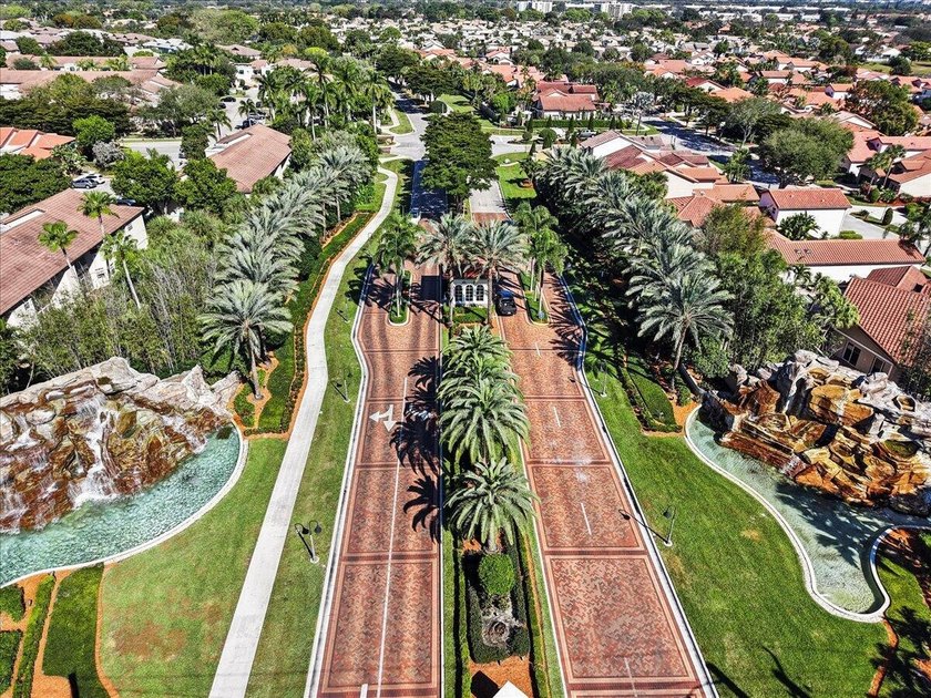 Behind the gates of Boca Pointe, this 3BR/3BA corner townhome - photo 41