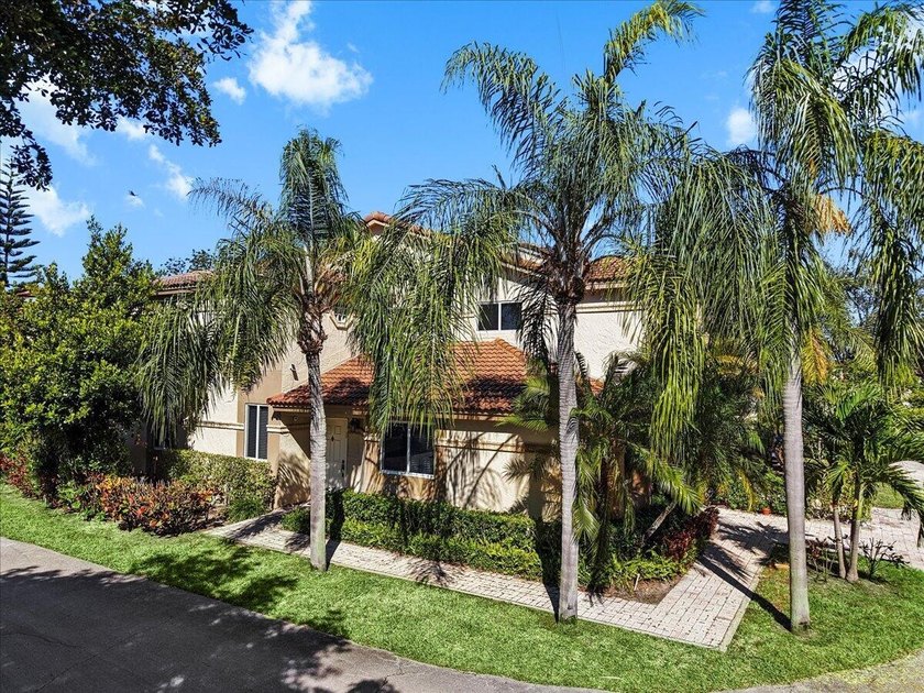 Behind the gates of Boca Pointe, this 3BR/3BA corner townhome - photo 42