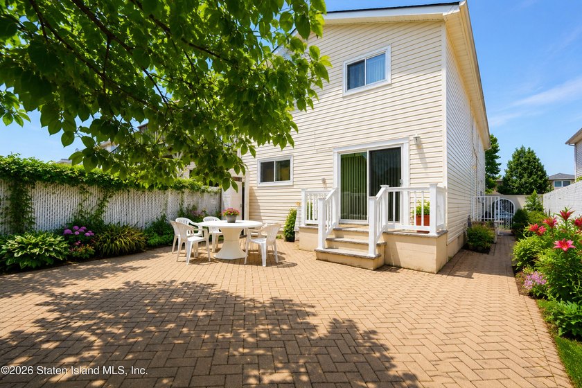 Just move right in! This one family semi-attached home in Great - photo 42