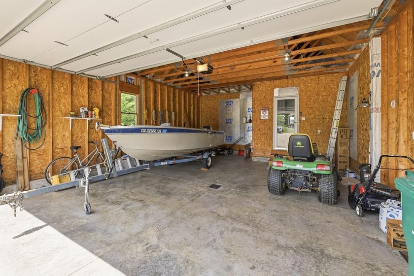 Enjoy the beautiful views of Norwegian Bay from the deck of this - photo 45