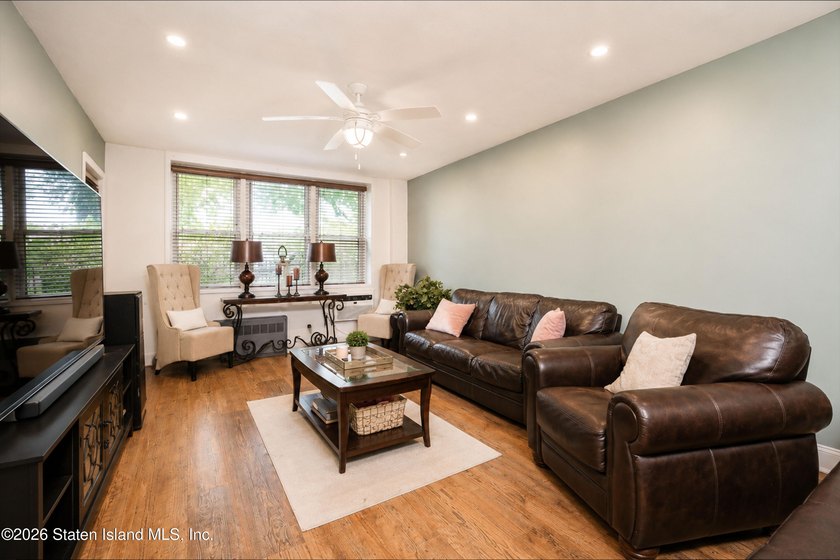 Beautifully renovated 2-bedroom condo in a phenomenal location! - photo 11