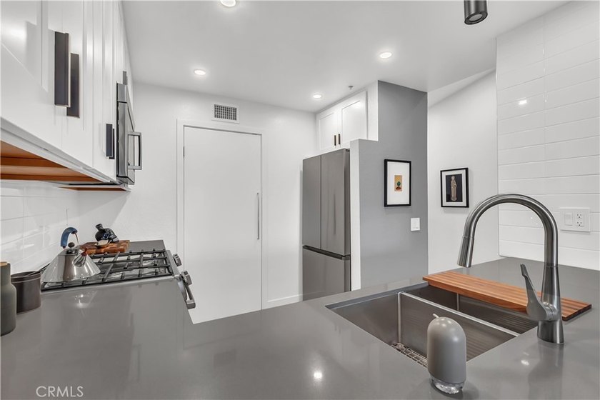 Experience resort style living at 178 Villa Point Drive, a - photo 12