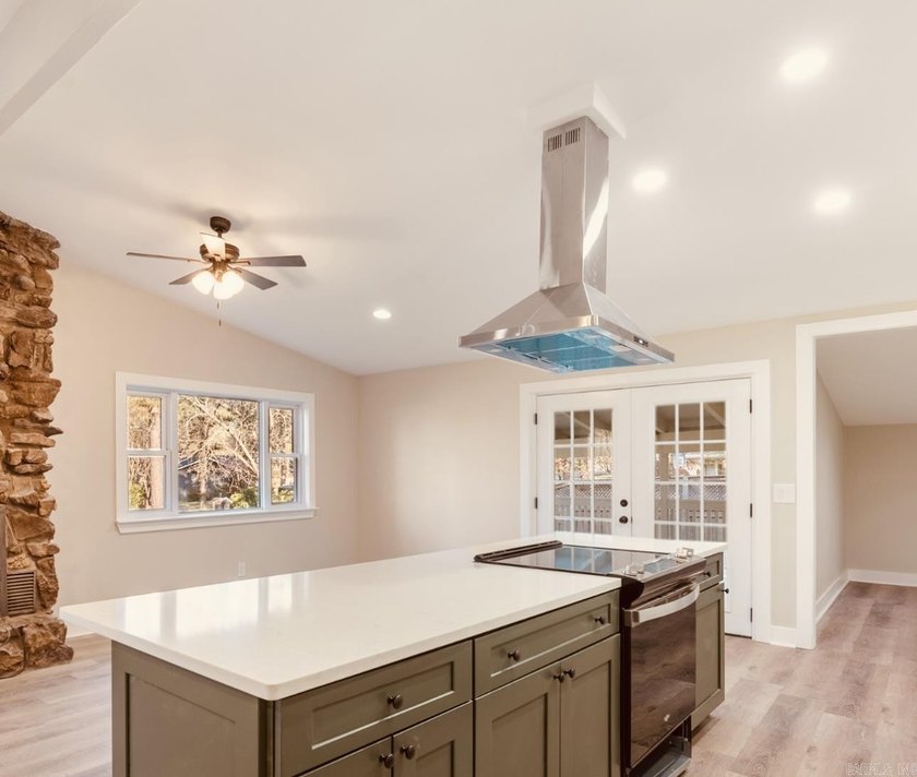 Completely renovated 3 Bedroom,2 bathroom 1512 sq ft.New HVAC - photo 13