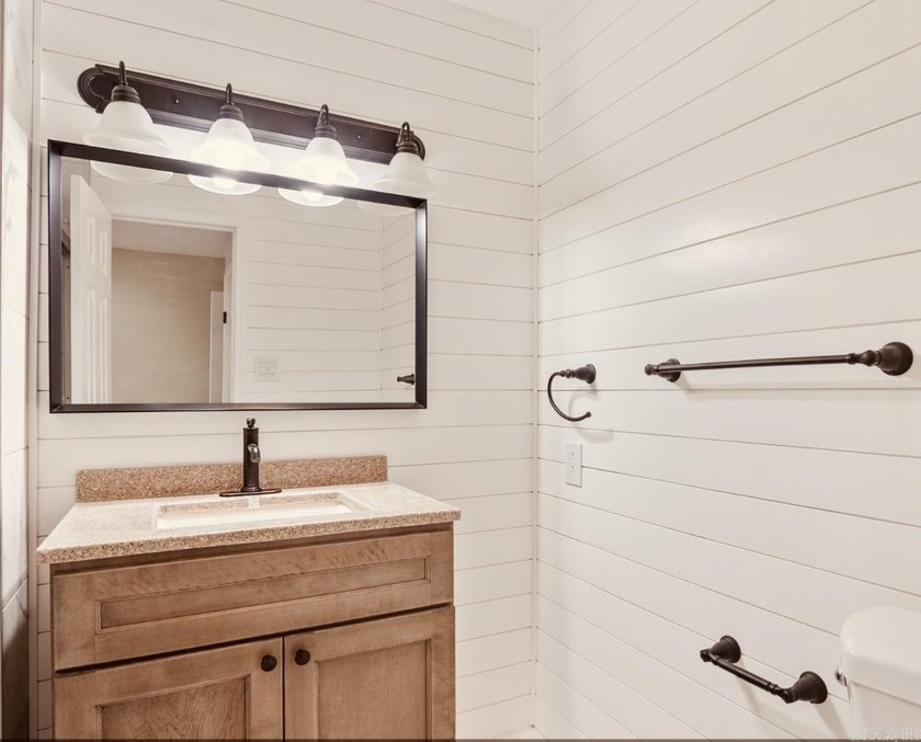 Completely renovated 3 Bedroom,2 bathroom 1512 sq ft.New HVAC - photo 17