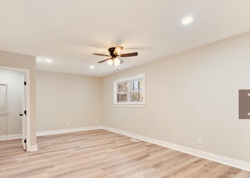 Completely renovated 3 Bedroom,2 bathroom 1512 sq ft.New HVAC - photo 18