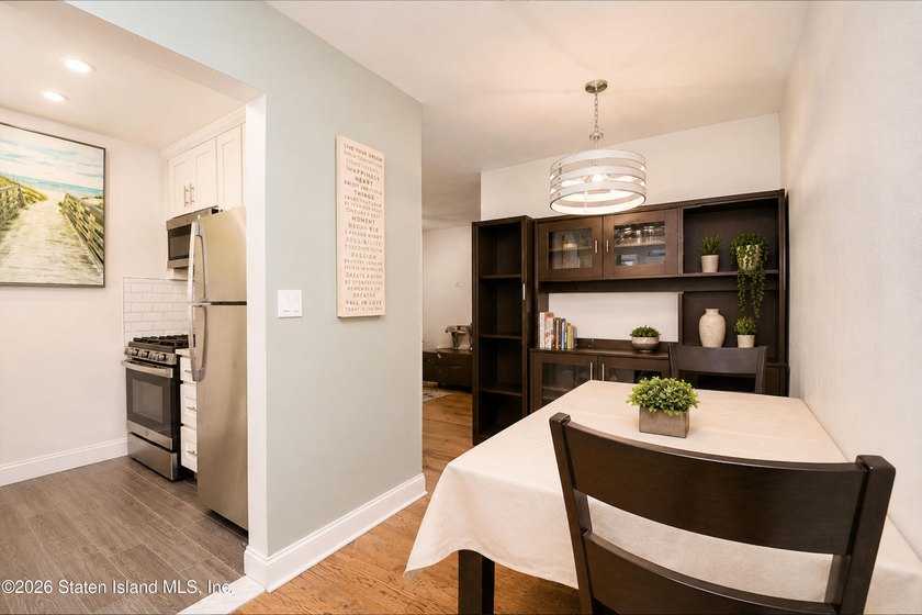 Beautifully renovated 2-bedroom condo in a phenomenal location! - photo 18