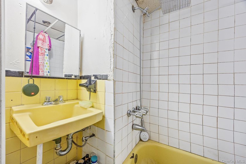 Welcome to this well-maintained single-family home in the heart - photo 19
