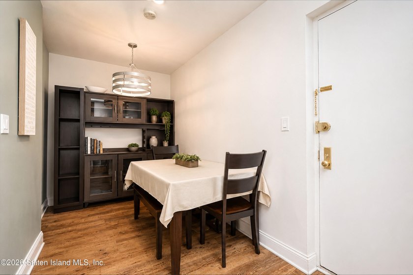 Beautifully renovated 2-bedroom condo in a phenomenal location! - photo 19