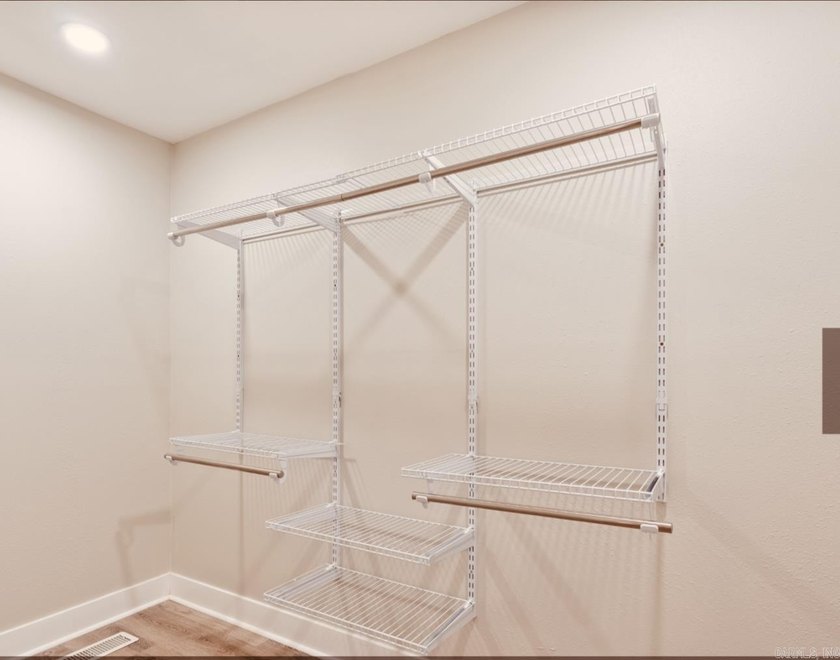 Completely renovated 3 Bedroom,2 bathroom 1512 sq ft.New HVAC - photo 20