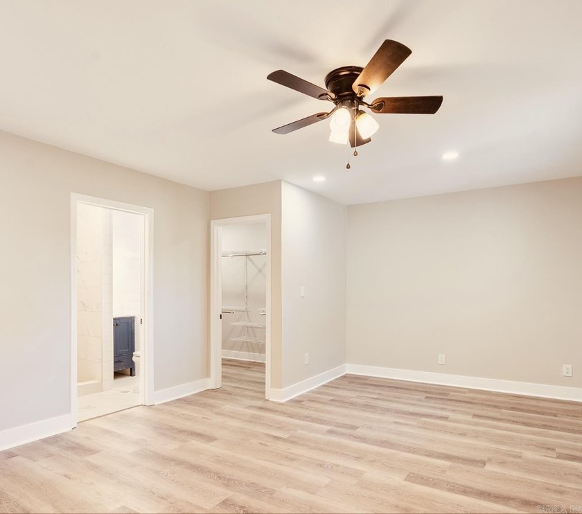 Completely renovated 3 Bedroom,2 bathroom 1512 sq ft.New HVAC - photo 21