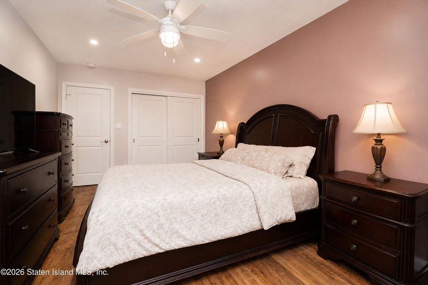 Beautifully renovated 2-bedroom condo in a phenomenal location! - photo 22