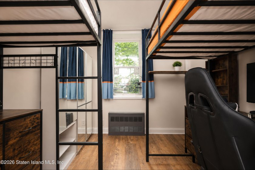 Beautifully renovated 2-bedroom condo in a phenomenal location! - photo 25
