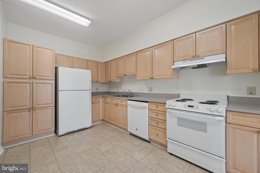 Welcome to Leisure World, a 55+ community! This Z model features - photo 31