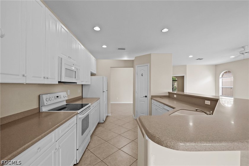 Welcome to this exceptional home in the gated Colonial Shores - photo 12