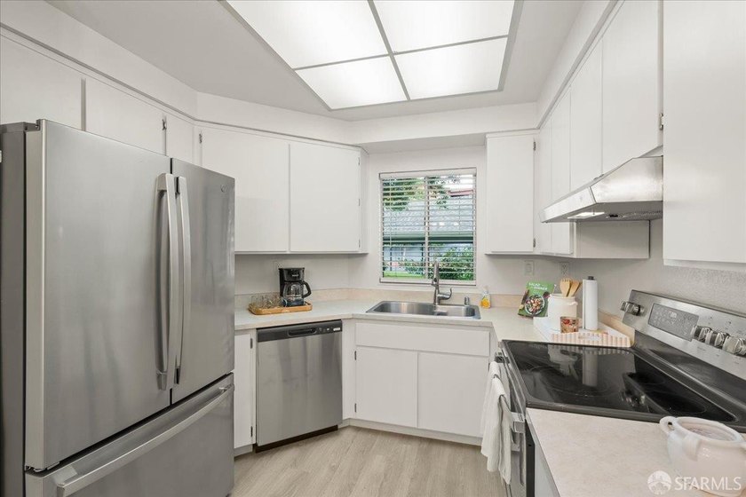Welcome to 593 Shadow Dance Drive, a beautifully updated - photo 2
