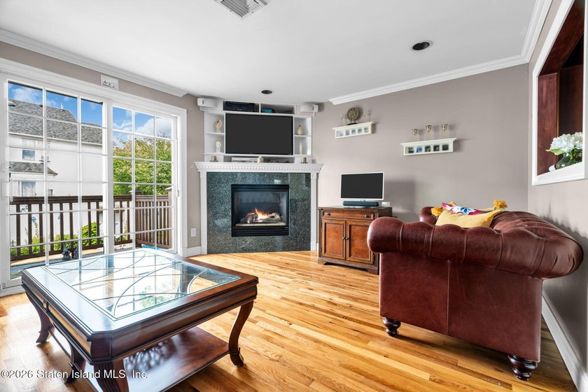 Welcome to this beautifully maintained side hall colonial on a - photo 15