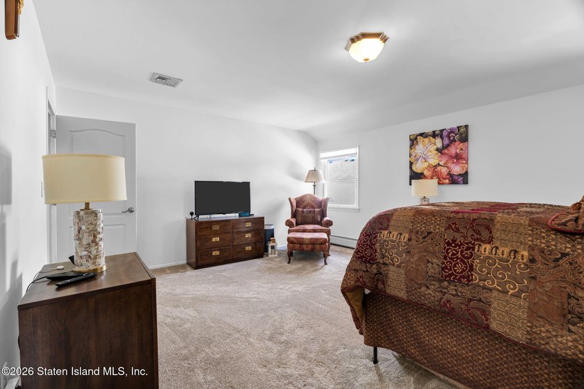 Welcome to this beautifully maintained side hall colonial on a - photo 20