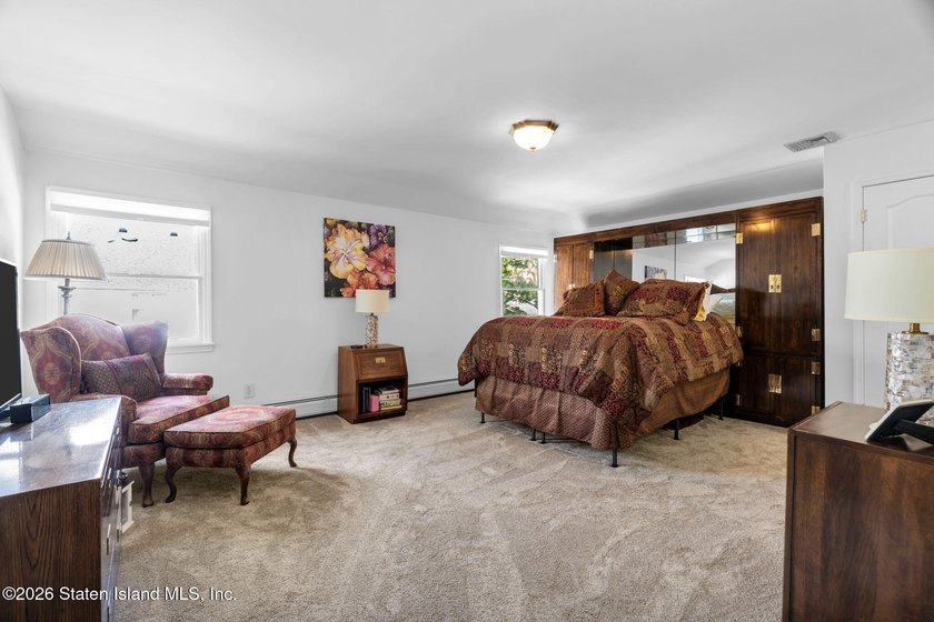 Welcome to this beautifully maintained side hall colonial on a - photo 21