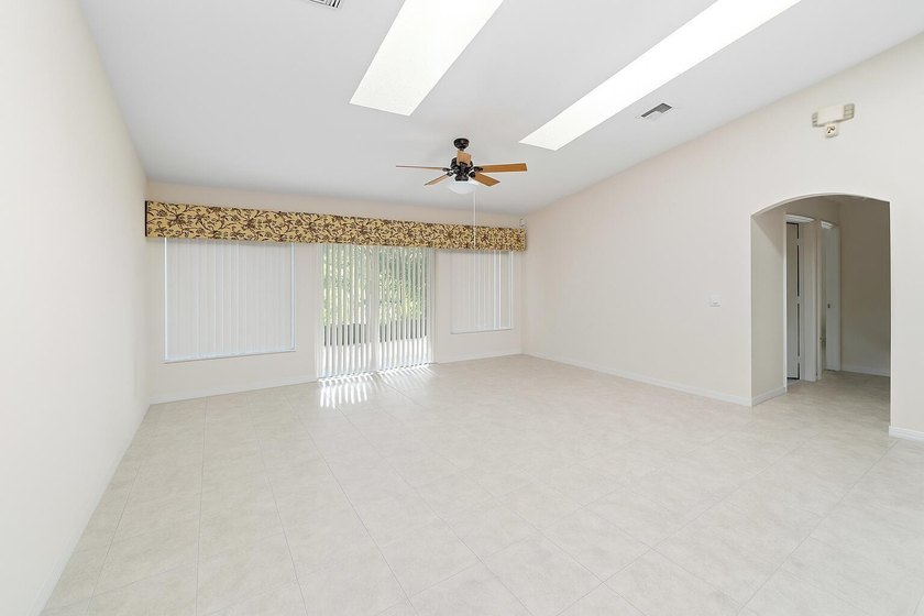 BACK ON THE MARKET DUE TO FAILED SELLER CONTINGENCY Welcome to - photo 6