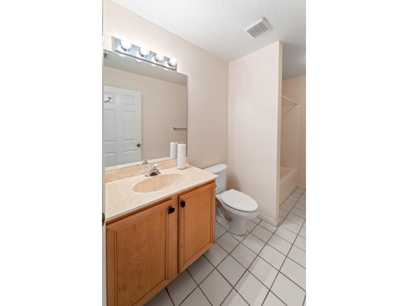 BACK ON THE MARKET DUE TO FAILED SELLER CONTINGENCY Welcome to - photo 9